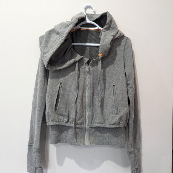 Lululemon Grey Catch A Breath Oversized Hoodie Athleisure Women's 6 Crop Yoga - Picture 1 of 9